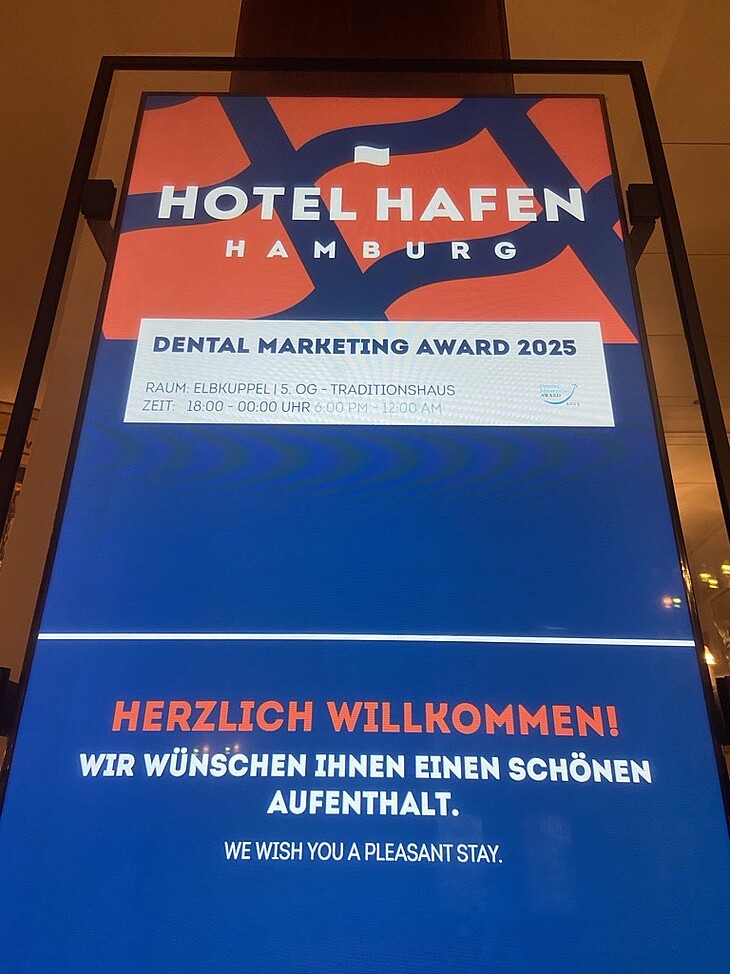 Das Willkommensplakat zum Dental Marketing Award 2025