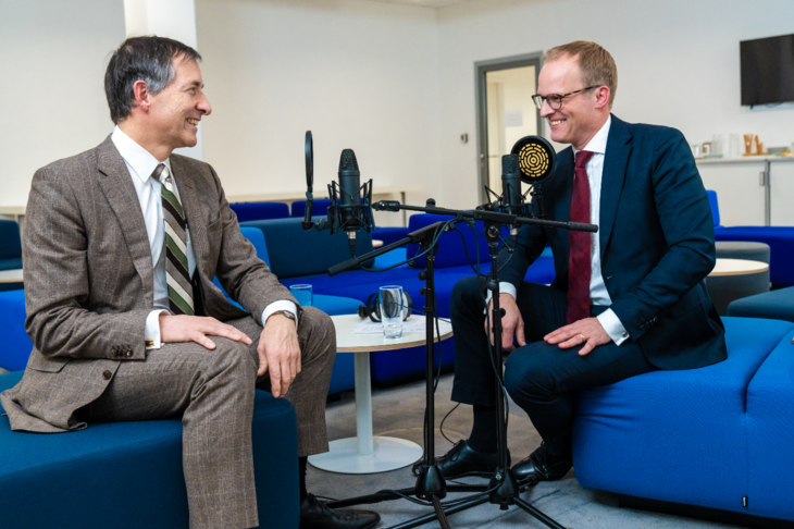 DMG Geschäftsführer Dr. Wolfgang Mühlbauer im Gespräch mit Dr. Patrick Maurenbrecher 